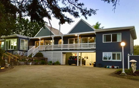 Hamptons In Rye Studio - 3 Mins From Famous Hot Springs! - Accommodation Main Beach 0