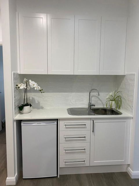 Hamptons Luxury - Accommodation Main Beach 2