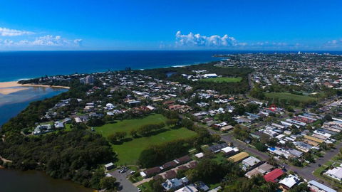 Hamptons Townhouse On Currimundi Lake - Accommodation Main Beach 0