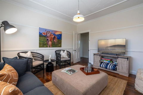 Hanigans Cottage - Accommodation Main Beach 2