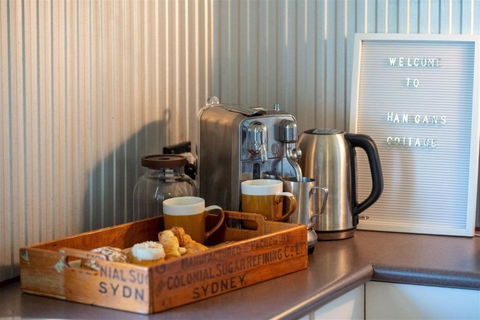 Hanigans Cottage - Accommodation Main Beach 1