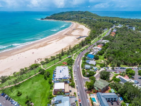 Happy Gilmore - Accommodation Main Beach 1