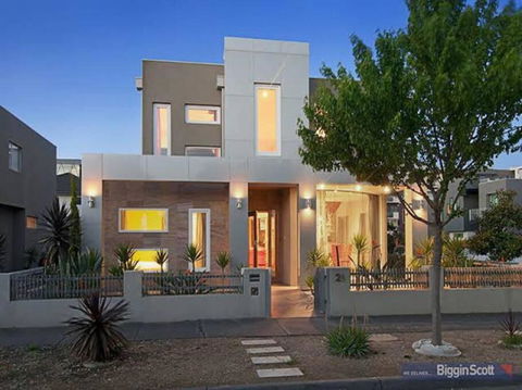 Happy House - Accommodation Main Beach 0