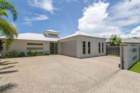 Harbour Drive Luxury In Bluewater Estate - Accommodation Main Beach 3