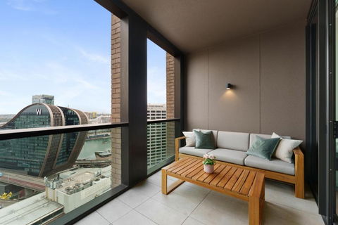 Harbour Views, Fireworks & Secure Parking - Accommodation Main Beach 1