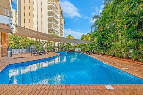 Harbourfront Darwin Escape With Sea Views And Pool - Accommodation Main Beach 3