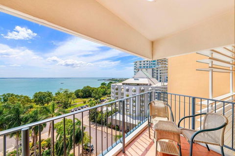 Harbourfront Living With Views To Write Home About - Accommodation Main Beach 0