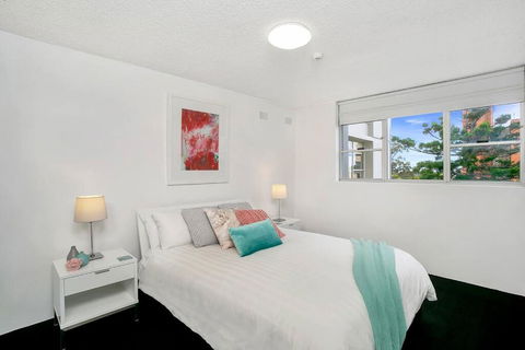 HARIS - Modern 2BR Apartment With Views - Accommodation Main Beach 2