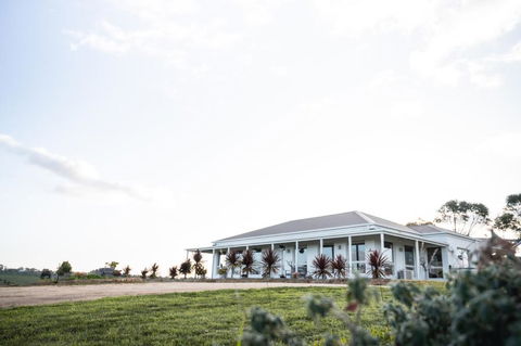 Harry Scotts Farmhouse At Vineyard - Accommodation Main Beach 1