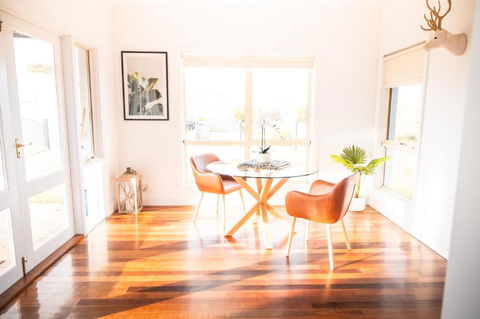 Harry Scotts Farmhouse At Vineyard - Accommodation Main Beach 2