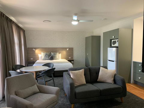 Hamilton Henry Parkes Motor Inn - Accommodation Main Beach 1