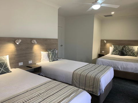 Hamilton Henry Parkes Motor Inn - Accommodation Main Beach 2