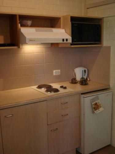 H & D Apartments - Accommodation Main Beach 1