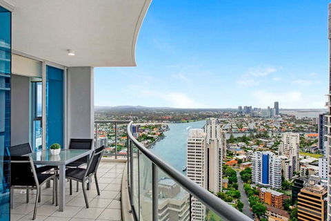 HIGH FLOOR GUARANTEE - 3 Bedroom Plus Study Apartments At Chevron Renaissance - Self Contained & Privately Managed - Wow Stay - Accommodation Main Beach 3
