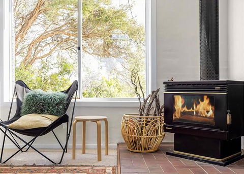 Hilltop Getaway, Stunning Sunsets, Close To Beach - Accommodation Main Beach 2