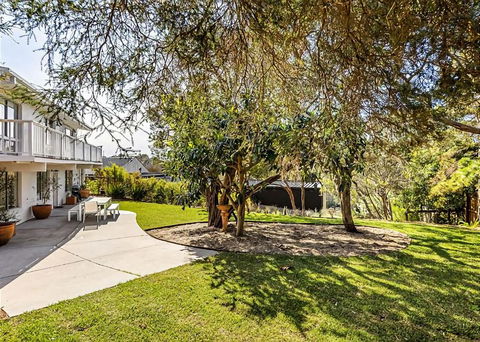 Hilltop Getaway, Stunning Sunsets, Close To Beach - Accommodation Main Beach 3