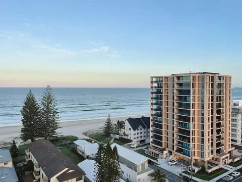 Hemingway Palm Beach - Premium Oceanview Apartments By Burleigh Letting - Accommodation Main Beach 3