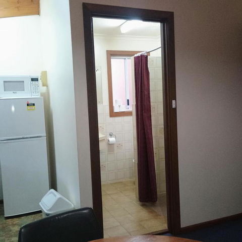 Hawker Holiday Cabins - Accommodation Main Beach 1