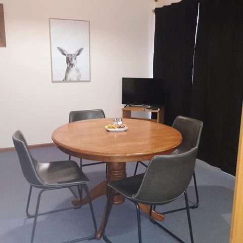 Hawker Holiday Cabins - Accommodation Main Beach 2