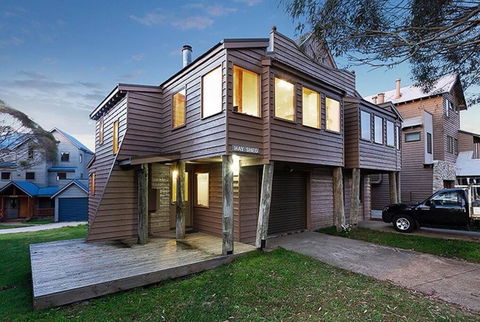 HAY SHED Chalet, Alpine-getaways - Accommodation Main Beach 0