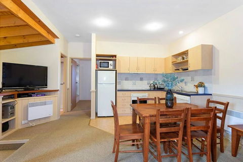 HAY SHED Chalet, Alpine-getaways - Accommodation Main Beach 1
