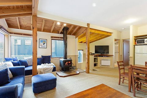 HAY SHED Chalet, Alpine-getaways - Accommodation Main Beach 3