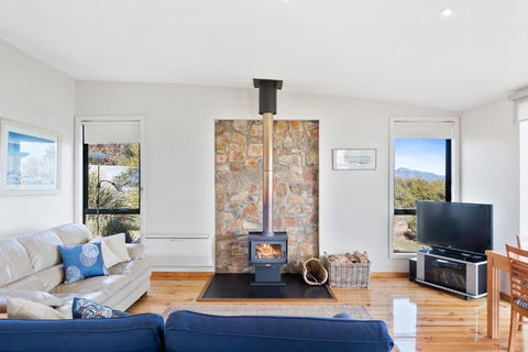 Hazards Hideaway - Accommodation Main Beach 2