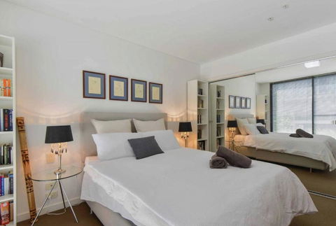HAZEL Chapel St Socialite. Pool, Spa & Gym - Accommodation Main Beach 2