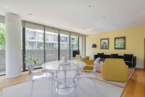 HAZEL Chapel St Socialite. Pool, Spa & Gym - Accommodation Main Beach 3