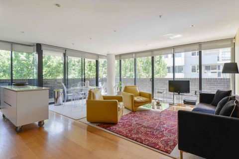 HAZEL Chapel St Socialite. Pool, Spa & Gym - Accommodation Main Beach 0
