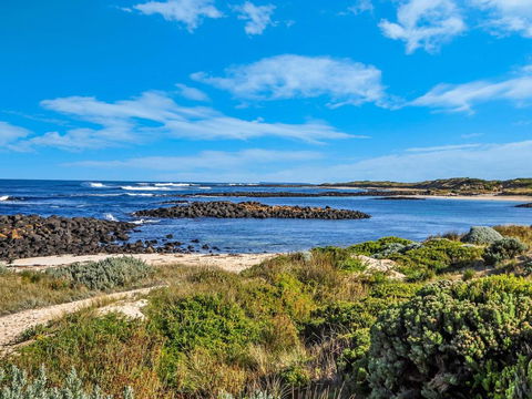 Hearns Beachside Villa 7 - Accommodation Main Beach 3