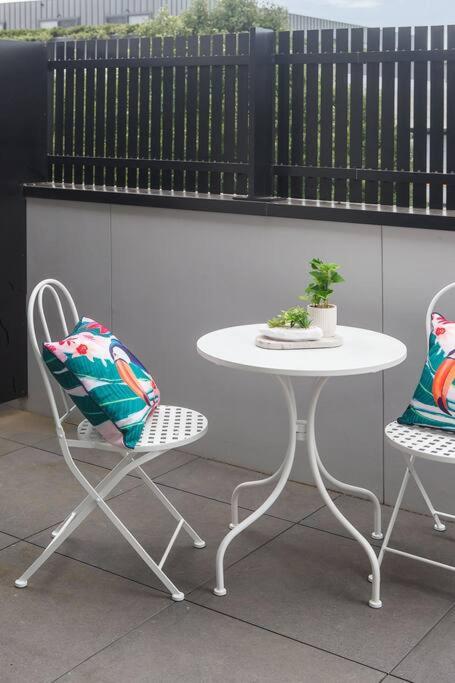 Heart Of Bentleigh Apartments By Ready Set Host - Accommodation Main Beach 1