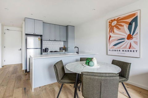 Heart Of Bentleigh Apartments By Ready Set Host - Accommodation Main Beach 2