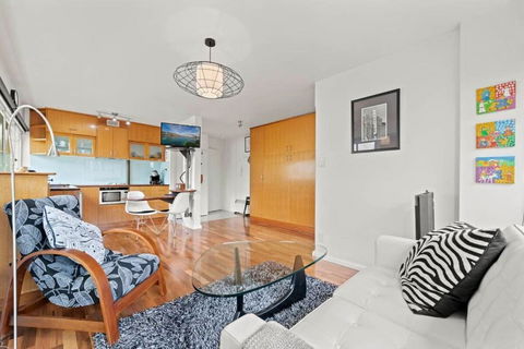 Heart Of The City Minutes From Macleay Street - Accommodation Main Beach 0