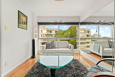 Heart Of The City Minutes From Macleay Street - Accommodation Main Beach 2