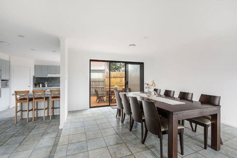 Hearthstone Haven - Spacious Beachside Group Getaway - Accommodation Main Beach 1