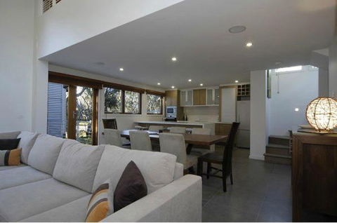 Heavenly - Accommodation Main Beach 0