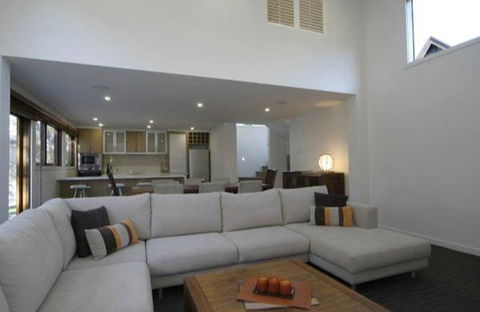 Heavenly - Accommodation Main Beach 2