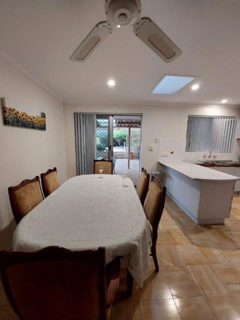 Hello House - Accommodation Main Beach 1