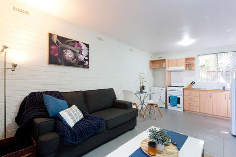 Hensman 5 - 1BRM Unit With Courtyard & Parking - Accommodation Main Beach 0