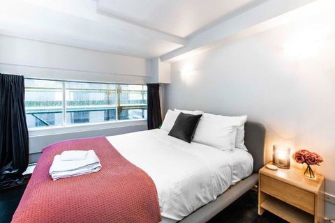 Heritage Charm Meets Modern Comfort In Melbourne - Accommodation Main Beach 3