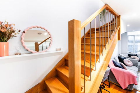 Heritage Charm Meets Modern Comfort In Melbourne - Accommodation Main Beach 2