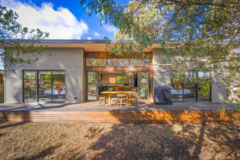 Herlihys On Huon - Cabin 2 - Accommodation Main Beach 0