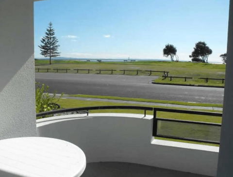 Hi Surf Unit 2, 92 Head Street, Forster - Accommodation Main Beach 2