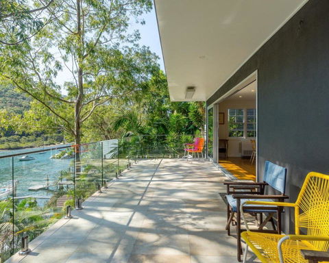 Hidden Beauty - Waterfront - Accommodation Main Beach 1