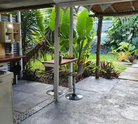 Hidden Garden - Accommodation Main Beach 0