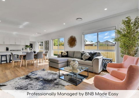 Hideaway On Curran - Modern & Comfy Retreat In CBD Firepit - Accommodation Main Beach 0