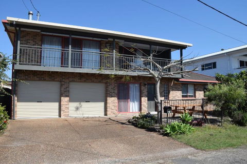 High 5 - Accommodation Main Beach 0