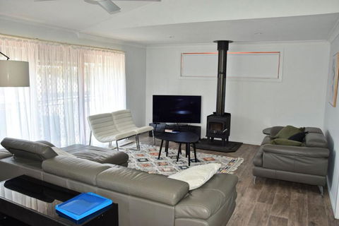 High 5 - Accommodation Main Beach 2