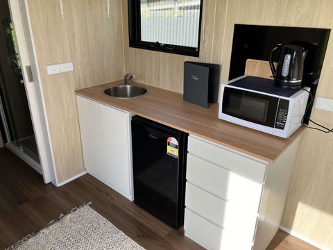 High On A Mountain Top By Tiny Away - Accommodation Main Beach 3